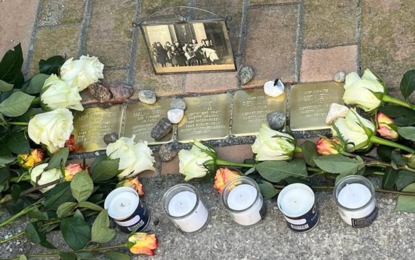 memorial-plaques-accompanied-by-an-old-photograph-roses-and-candles